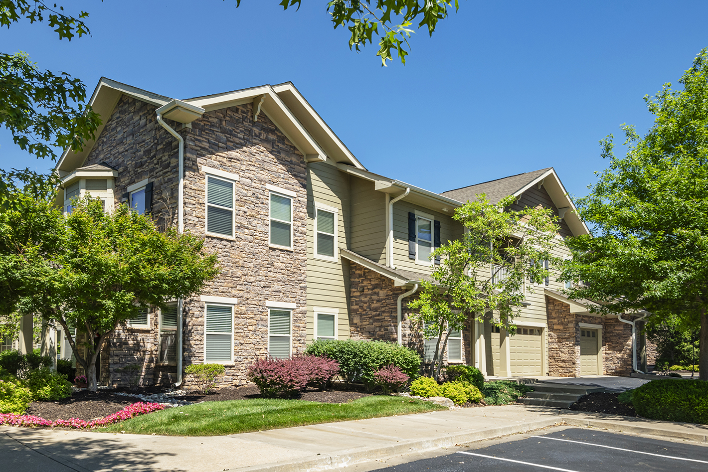 Sovereign at Overland Park The Multifamily Advisory Group at Cushman